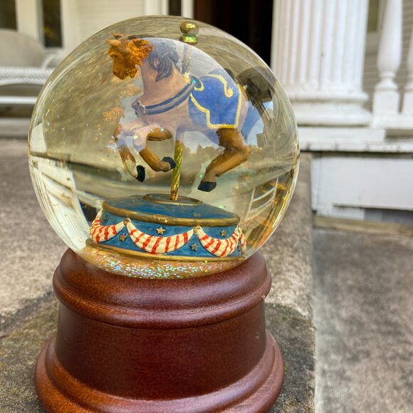 Carousel Snow Globe, Kentucky Horse Snowglobe, Musical  Snowglobe - Picture 4 of 8